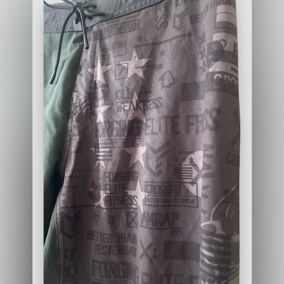 REEBOK CrossFit Shorts Mens Size 30 Board Shorts Black Hero Star & Stripes EUC - Picture 6 of 9